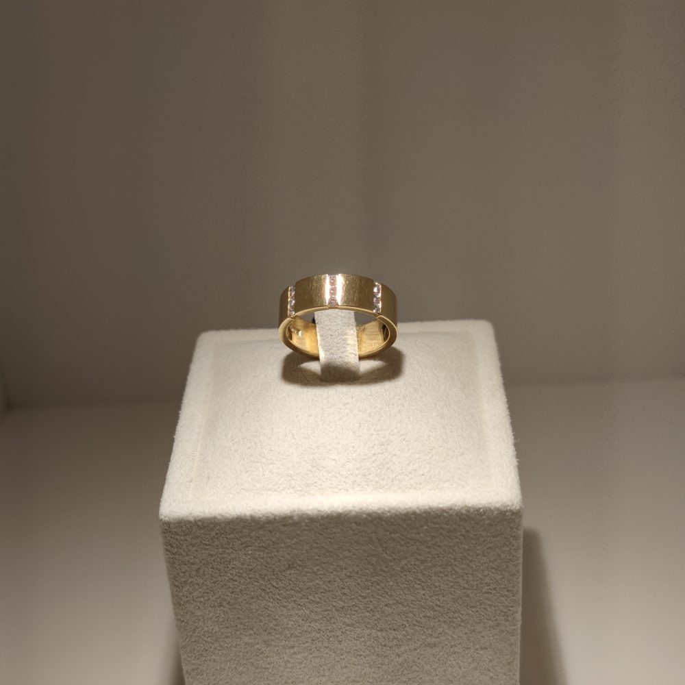Engelbert Stenring 9x0,02ct (0,18ct)