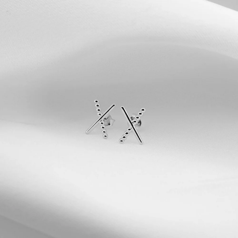 By Sofia Wistam Criss Cross Silverörhängen